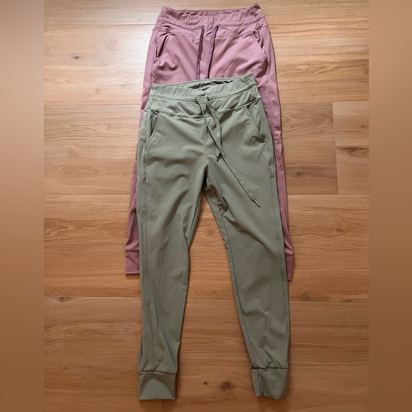 Halara SoftlyZero Plush High-Waisted Drawstring Joggers Medium Petite Lot of 2 - Picture 2 of 8